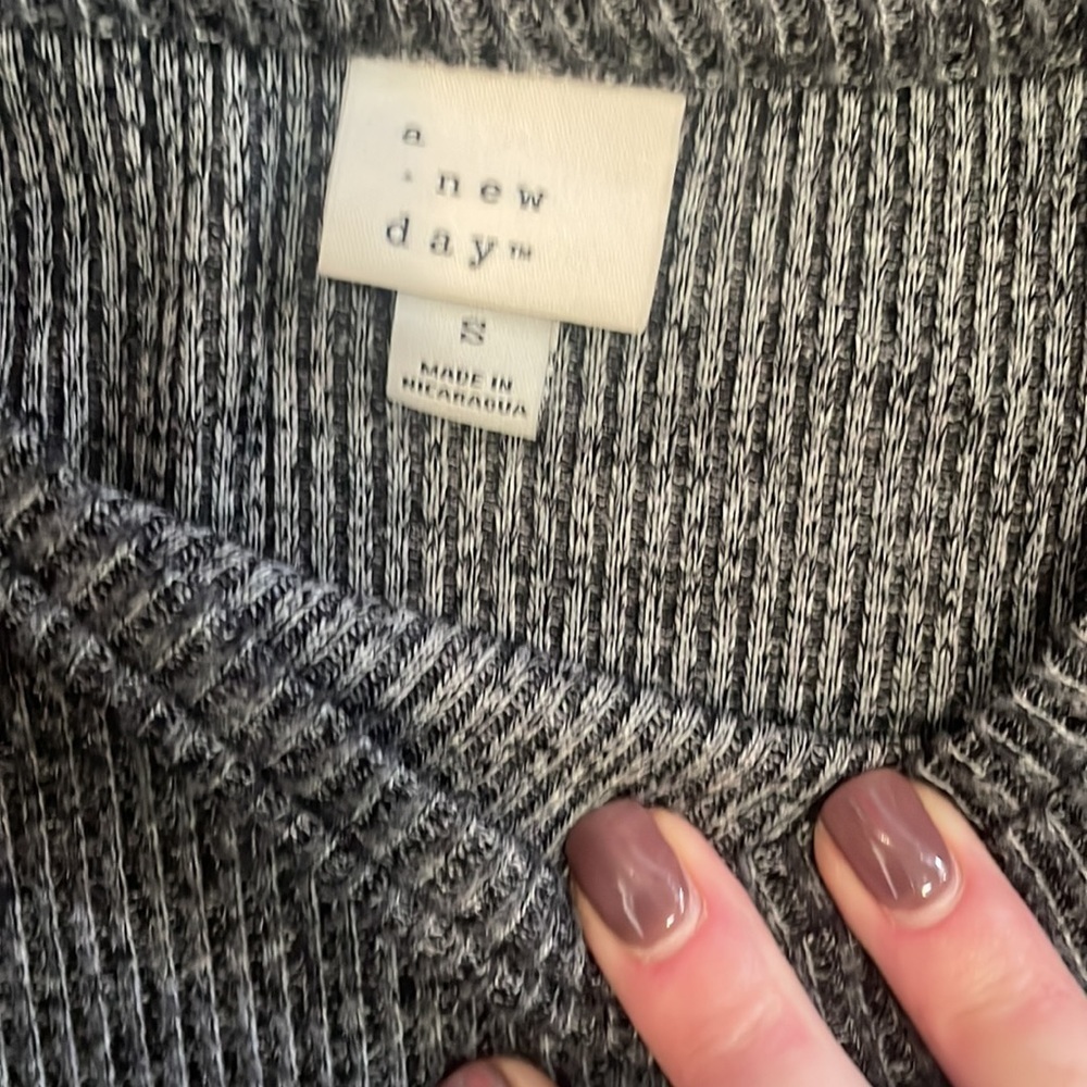 Gray knit long sleeved dress. Size small. - Picture 5 of 8
